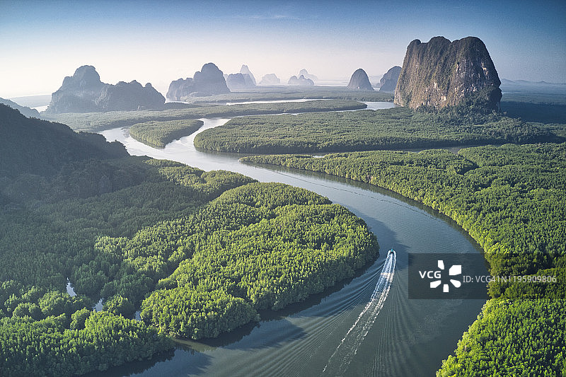 泰国攀牙湾的清晨鸟瞰图片素材