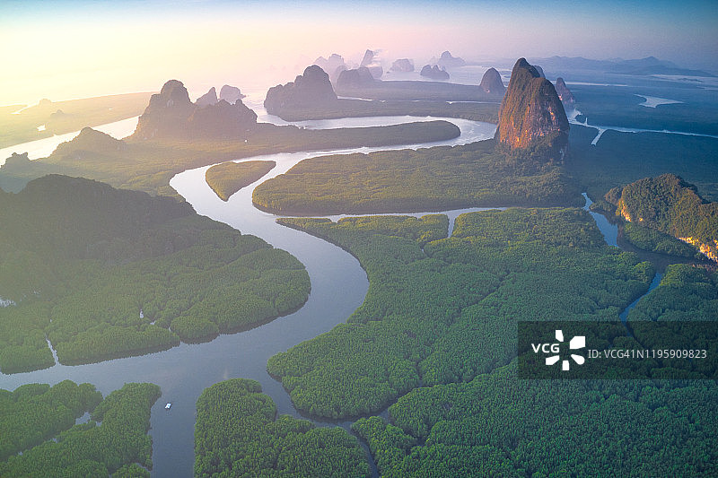 泰国攀牙湾的清晨鸟瞰图片素材