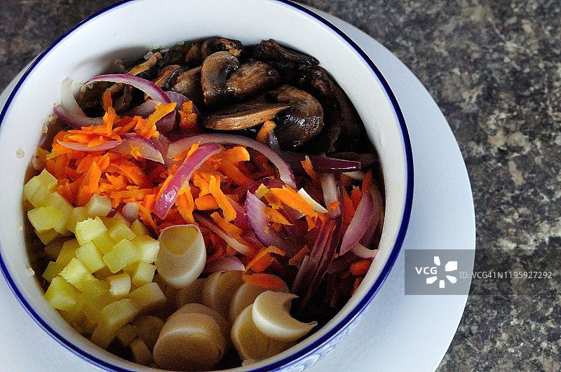 藜麦蔬菜烩午餐图片素材