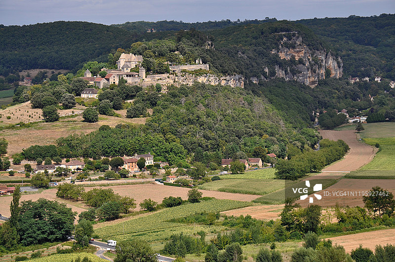 多尔多涅河谷环绕下的马尔凯萨克城堡图片素材