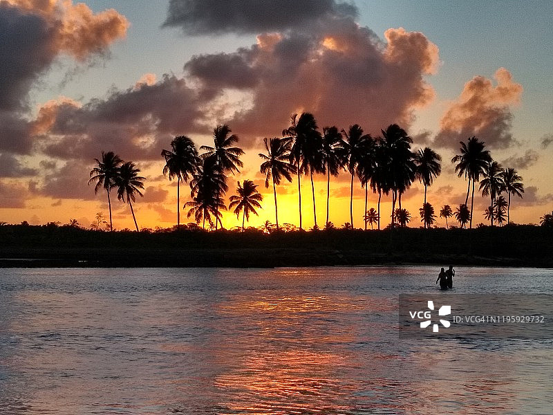 巴西伯南布哥州蓬塔尔-杜马拉凯佩的日落图片素材