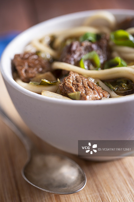 牛肉乌冬面汤图片素材