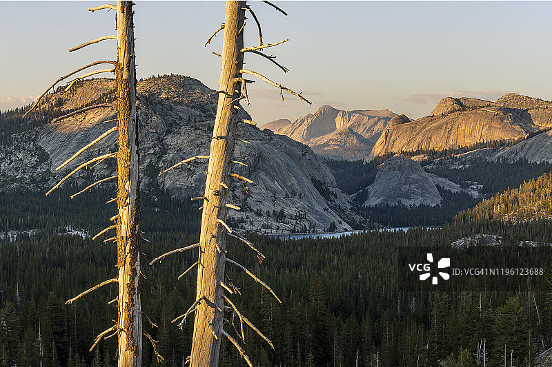 特纳亚湖的日落图片素材