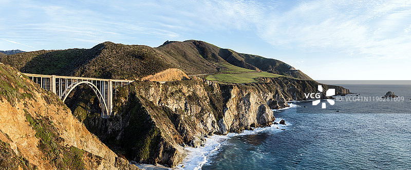 加利福尼亚州大苏尔的比克斯比大桥图片素材
