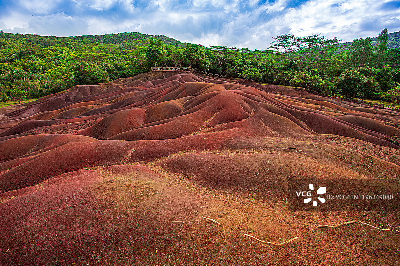 毛里求斯岛上的夏玛瑞尔七色土图片素材