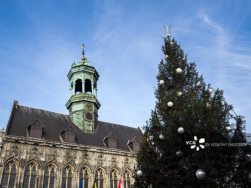 圣诞树和蒙斯市政厅图片素材