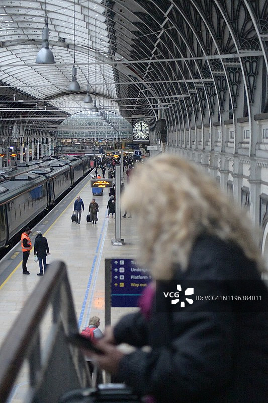 帕丁顿车站的旅客图片素材