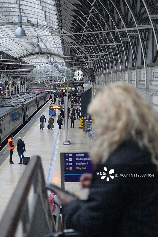 帕丁顿车站的旅客图片素材