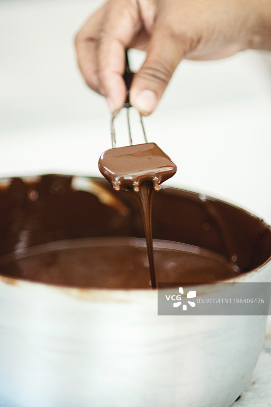 工厂手工制作巧克力图片素材