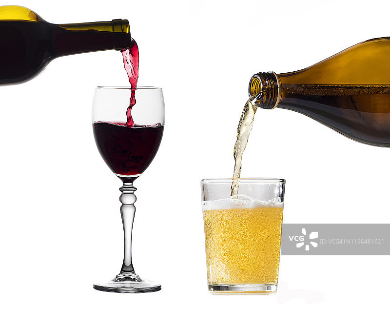 啤酒杯红酒杯白色背景图片素材