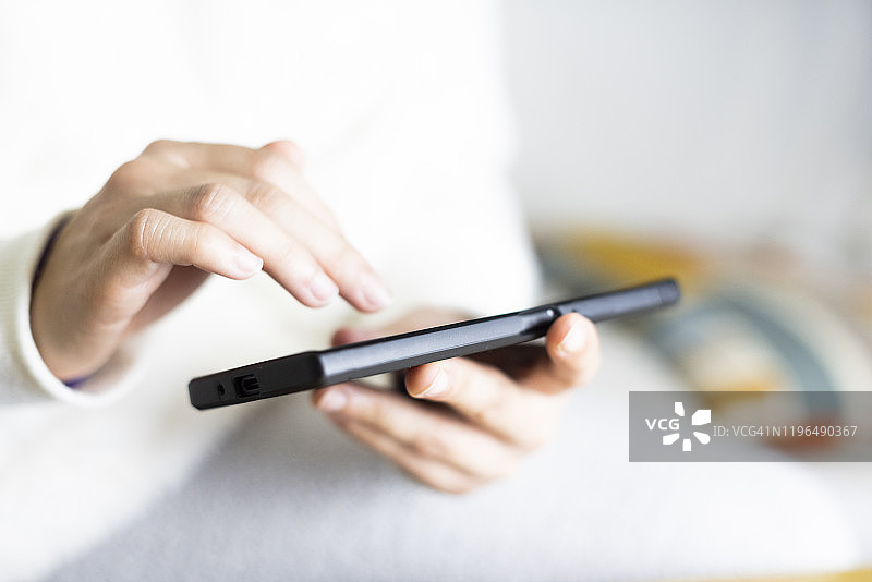 女性智能手机图片素材