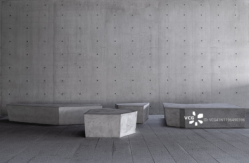 带有混凝土长凳、墙壁和地板的未来房间图片素材