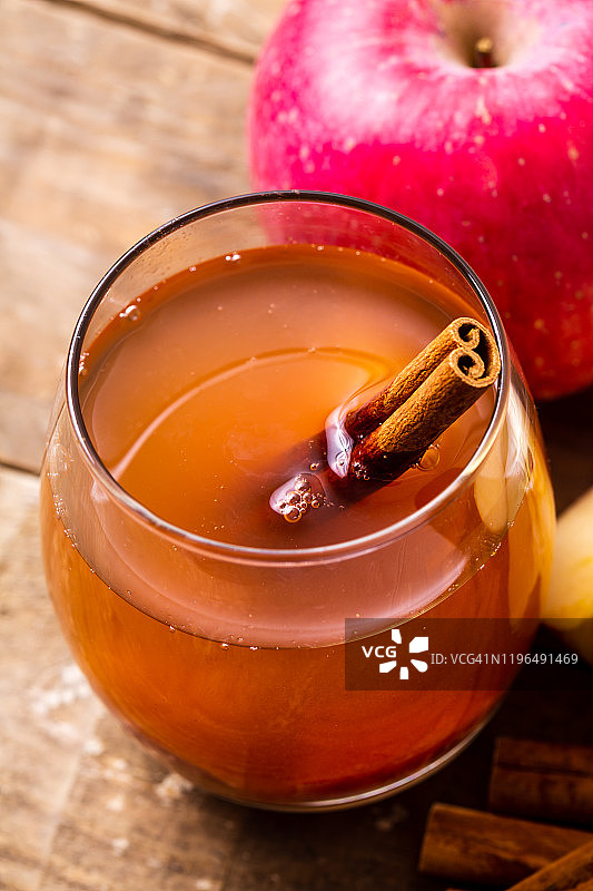 肉桂棒苹果酒（特写）图片素材