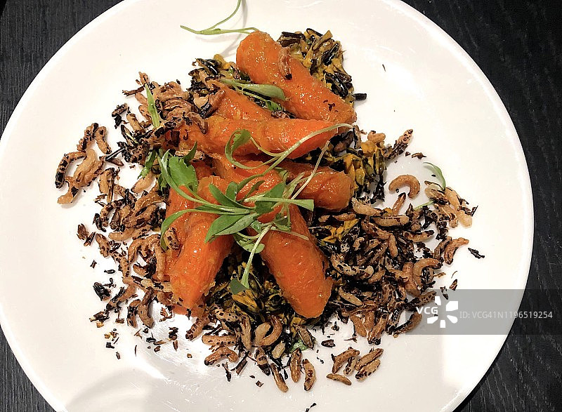 蜜汁胡萝卜和野米图片素材