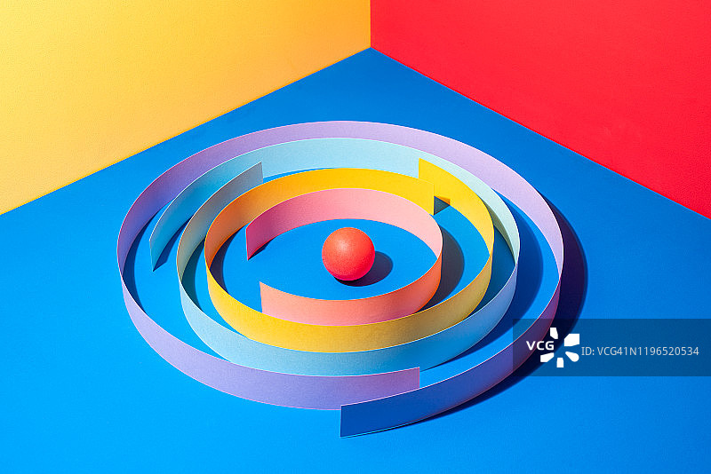 红色球体周围的纸墙图片素材