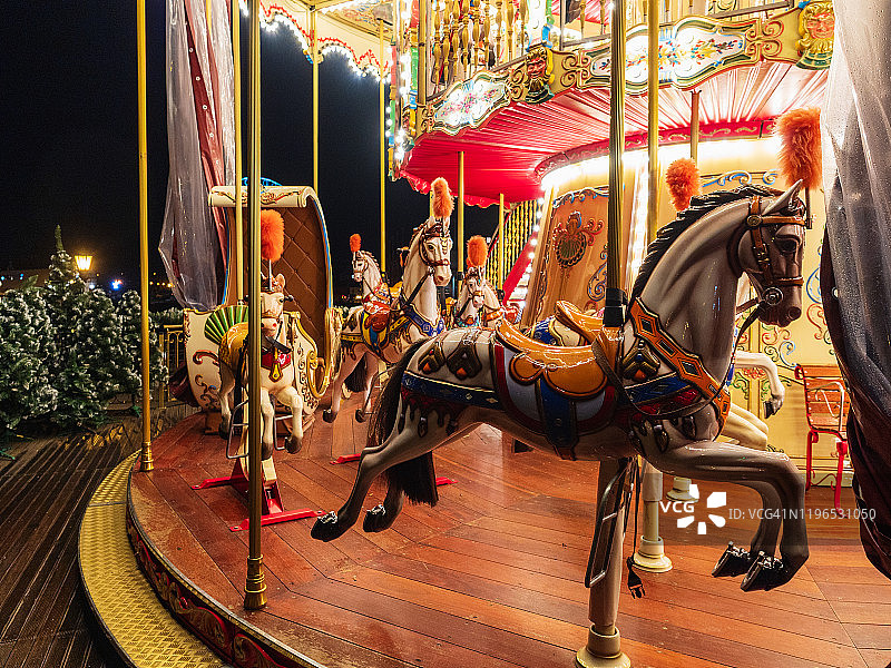 夜间旋转木马图片素材