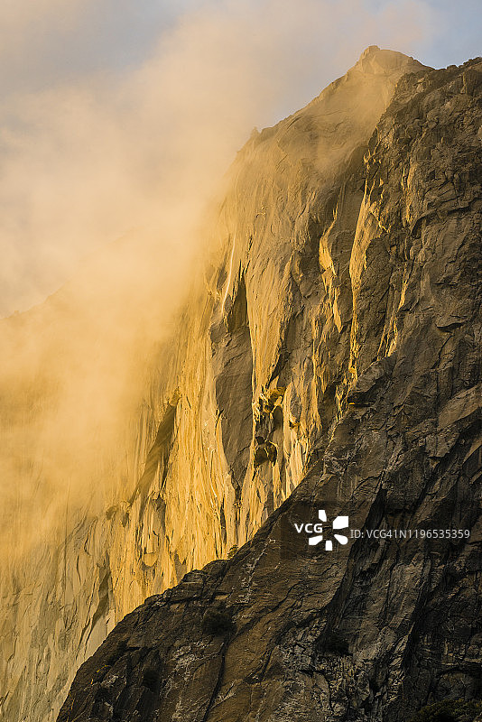 优胜美地国家公园的马尾瀑布图片素材