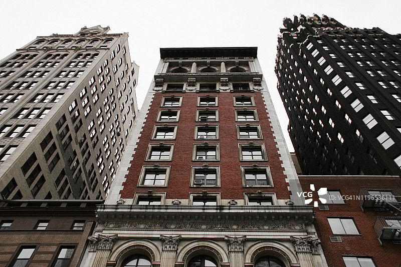 纽约市布莱恩特公园附近的住宅和办公楼，包括布莱恩特公园酒店（原美国散热器大厦）图片素材