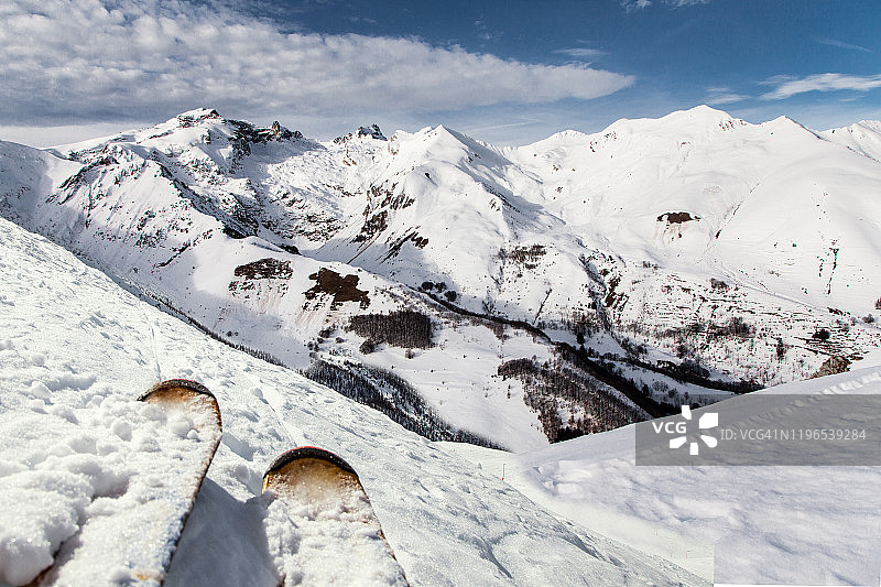 在利莫内皮埃蒙特山坡上滑雪图片素材