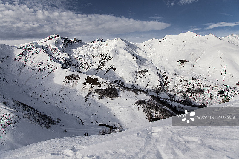 在利莫内皮埃蒙特山坡上滑雪图片素材