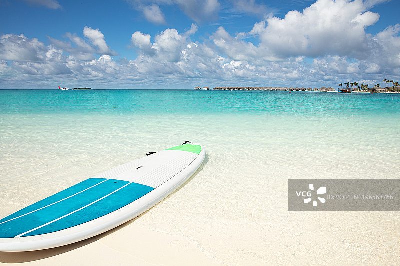 水边的桨板图片素材