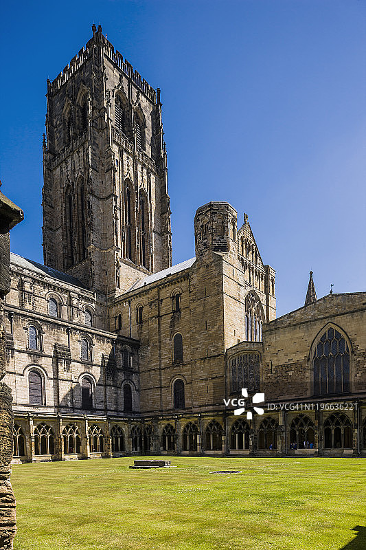 从回廊看达勒姆大教堂图片素材