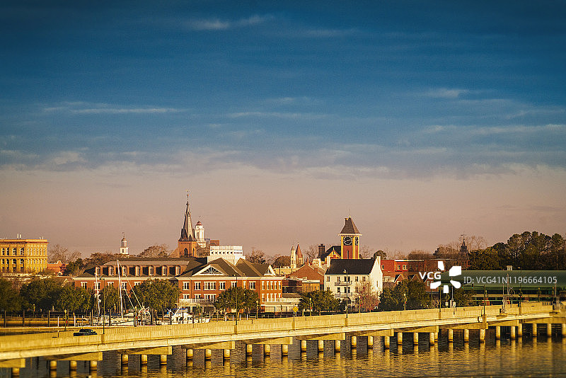 新伯尔尼北卡罗来纳州市区东前街桥图片素材