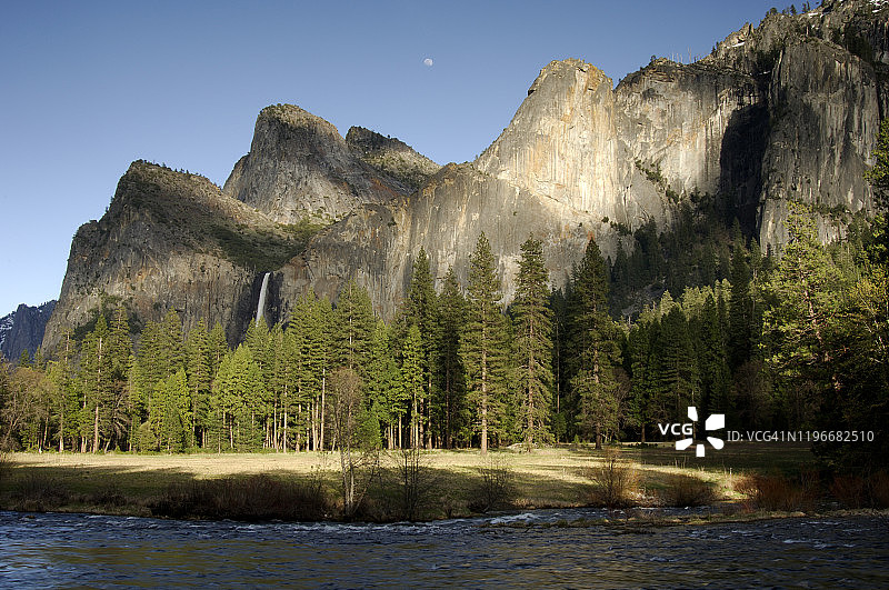 优胜美地国家公园新娘面纱瀑布图片素材