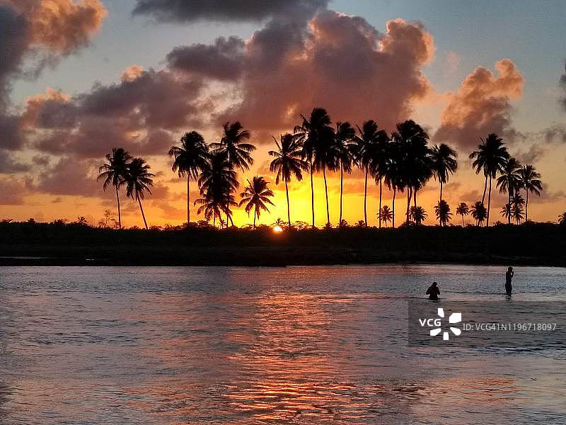 巴西伯南布哥州蓬塔尔-杜马拉凯佩的日落图片素材