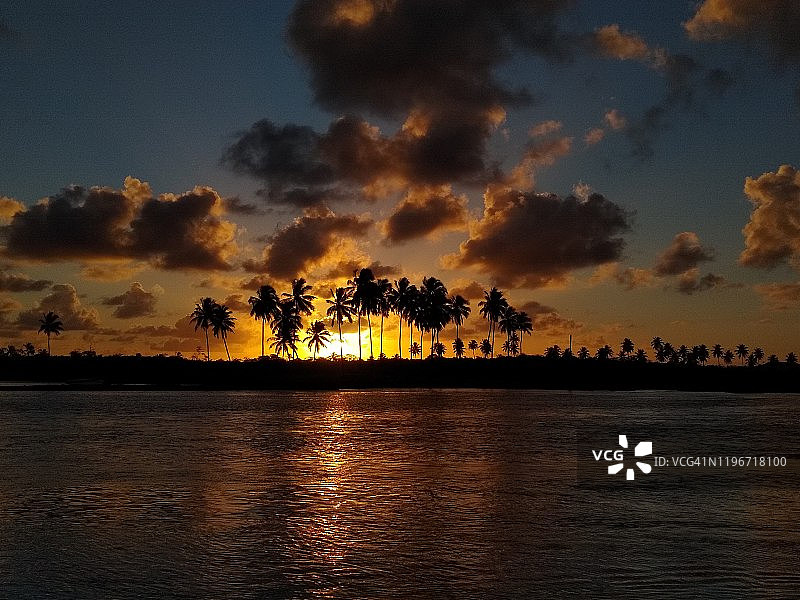 巴西伯南布哥州蓬塔尔-杜马拉凯佩的日落图片素材