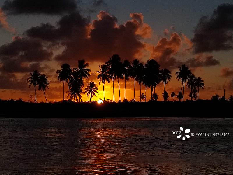 巴西伯南布哥州蓬塔尔-杜马拉凯佩的日落图片素材
