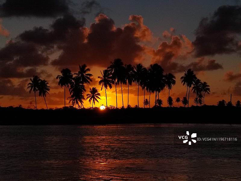 巴西伯南布哥州蓬塔尔-杜马拉凯佩的日落图片素材