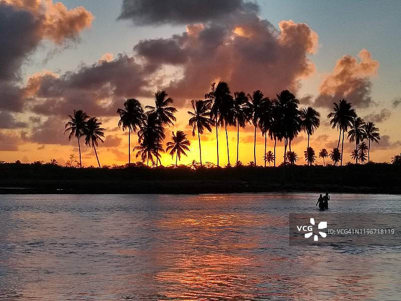 巴西伯南布哥州蓬塔尔-杜马拉凯佩的日落图片素材