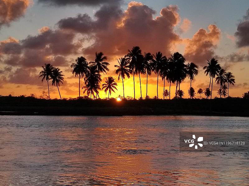 巴西伯南布哥州蓬塔尔-杜马拉凯佩的日落图片素材