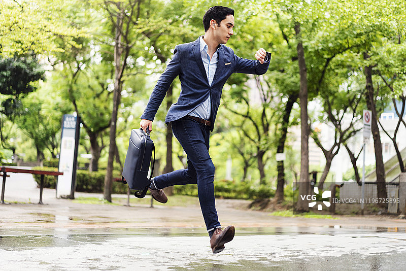 跑步去上班图片素材