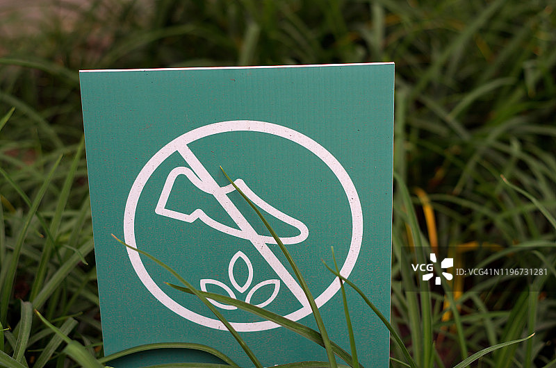 “禁止践踏草坪”标志图片素材