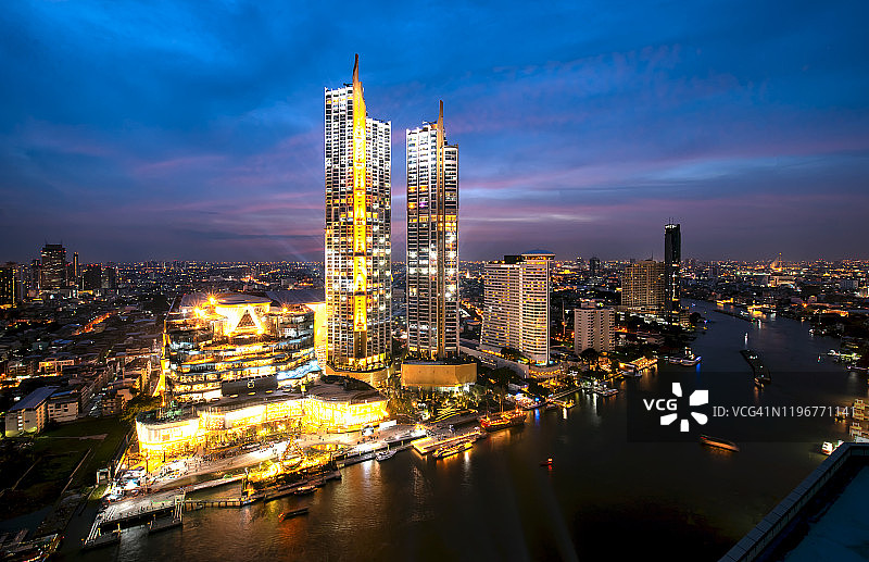 泰国曼谷市中心城市景观，暹罗天地盛大开幕灯光秀图片素材