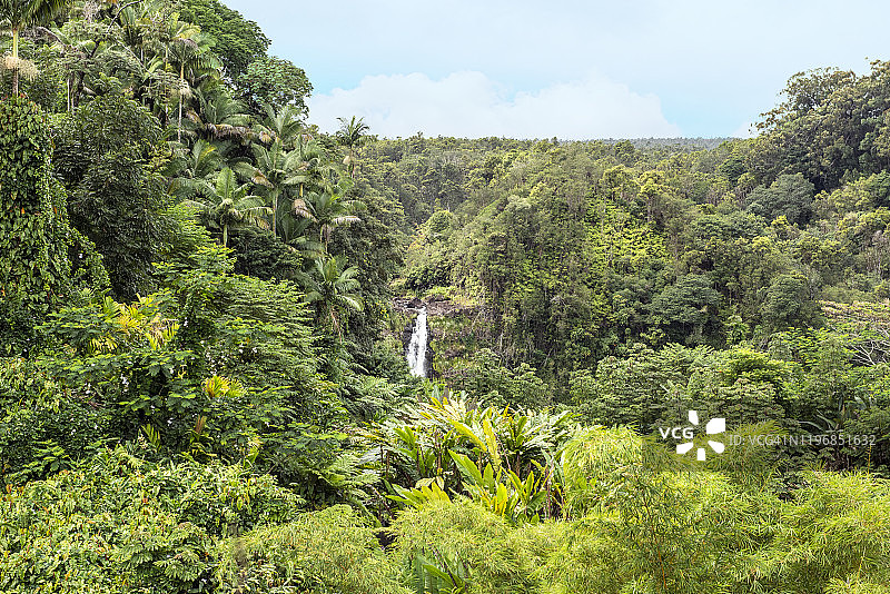 远眺阿卡卡瀑布图片素材