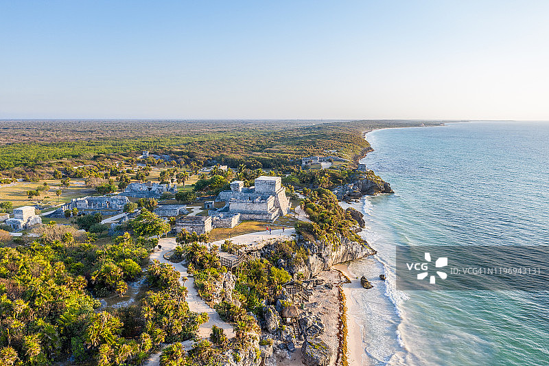 墨西哥图卢姆遗址埃尔卡斯蒂略的无人机鸟瞰图图片素材