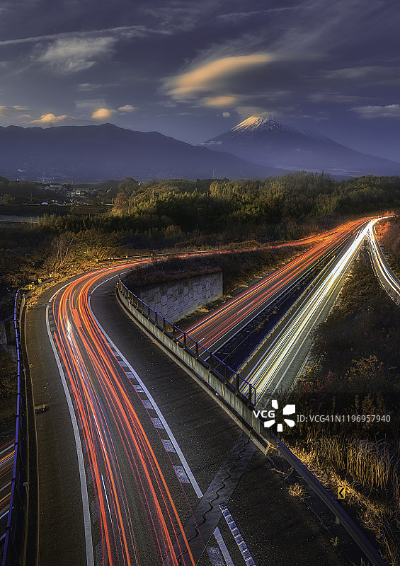 日本静冈县富士山和萨塔山口的风景图片素材