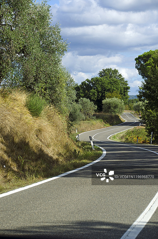 翁布里亚地区多风的道路图片素材