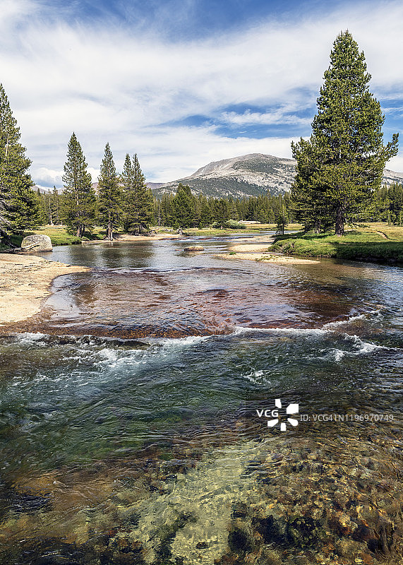 优胜美地国家公园的莱尔图奥勒米河图片素材