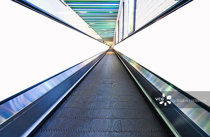 苏州地铁站乘客电动通道图片素材