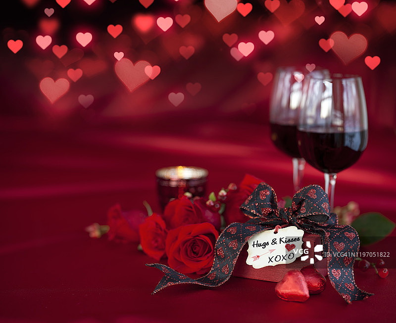 情人节红玫瑰红酒礼品虚化灯光背景图片素材