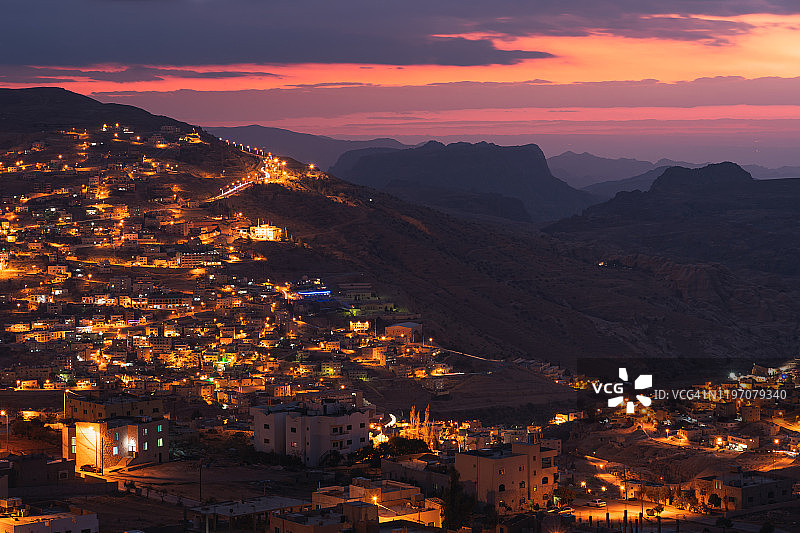 约旦瓦迪穆萨古城夜景图片素材