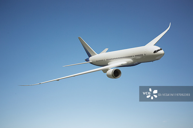飞行中的民用客机图片素材