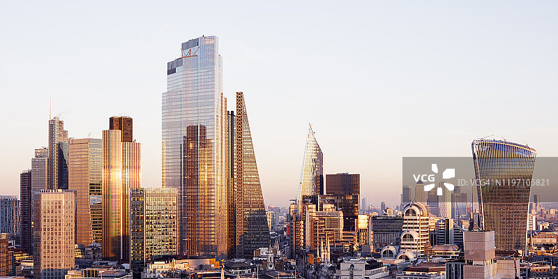 伦敦城市摩天大楼和金融区高 एंगल 度景观图片素材