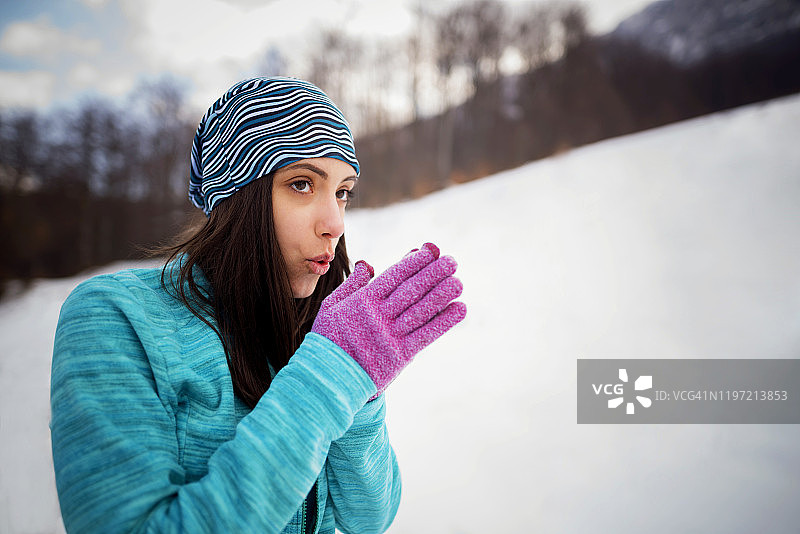 越野跑前热身图片素材