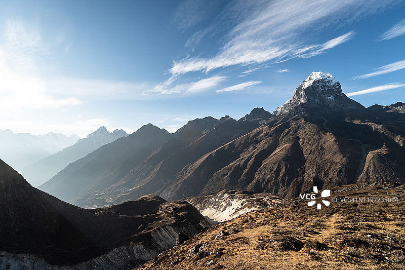 尼泊尔喜马拉雅山的塔波切峰（海拔6495米）图片素材