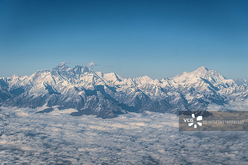 尼泊尔喜马拉雅山脉，包括珠穆朗玛峰和马卡鲁峰的鸟瞰图图片素材